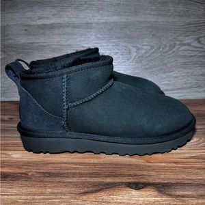 Ugg mini boots black size 5 women’s 
Like new condition  Store Display